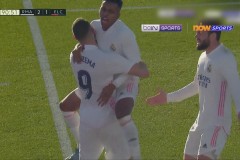 阿诺德欧冠首秀惊艳2分钟受伤，27岁球星康复之路引关注